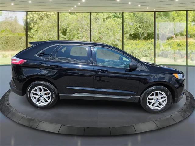 Photo of 2022 Agate Black Metallic Ford Edge