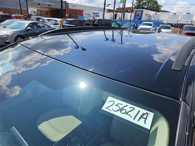 Photo of 2022 Agate Black Metallic Ford Edge