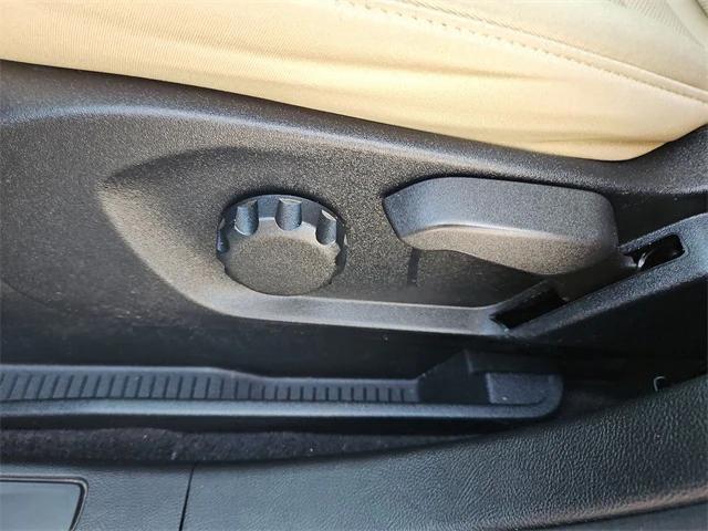 Photo of 2022 Agate Black Metallic Ford Edge