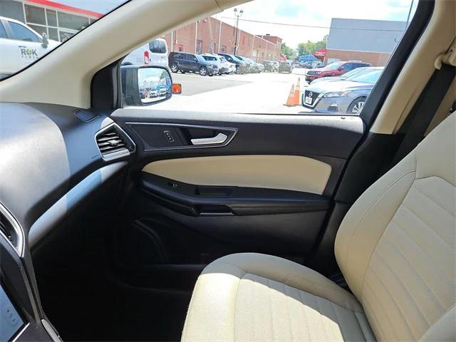 Photo of 2022 Agate Black Metallic Ford Edge