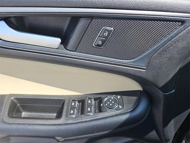 Photo of 2022 Agate Black Metallic Ford Edge