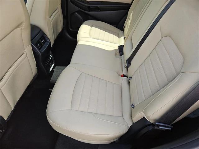 Photo of 2022 Agate Black Metallic Ford Edge