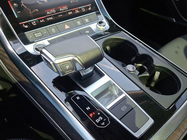 Photo of 2023 Glacier White Metallic Audi Q8