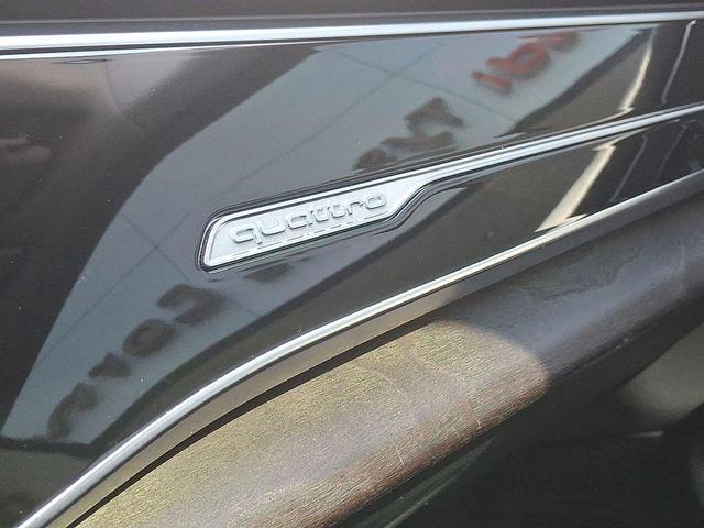 Photo of 2023 Glacier White Metallic Audi Q8