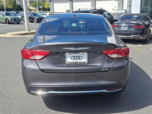 Photo of 2016 Granite Crystal Metallic Clearcoat Chrysler 200