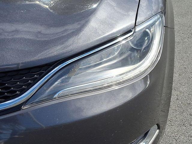 Photo of 2016 Granite Crystal Metallic Clearcoat Chrysler 200
