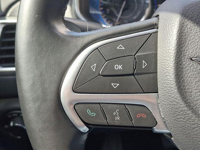 Photo of 2016 Granite Crystal Metallic Clearcoat Chrysler 200