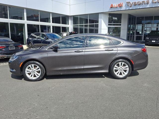 Photo of 2016 Granite Crystal Metallic Clearcoat Chrysler 200