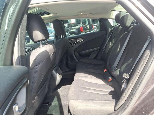 Photo of 2016 Granite Crystal Metallic Clearcoat Chrysler 200