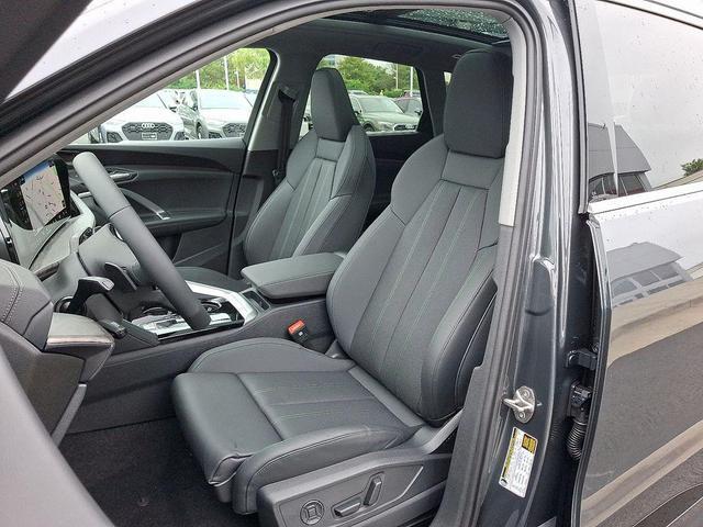 Photo of 2025 Tambora Gray Metallic Audi Q5