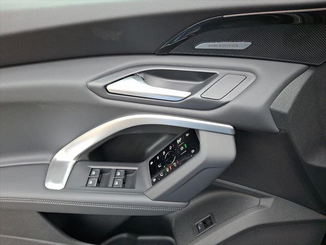 Photo of 2025 Tambora Gray Metallic Audi Q5