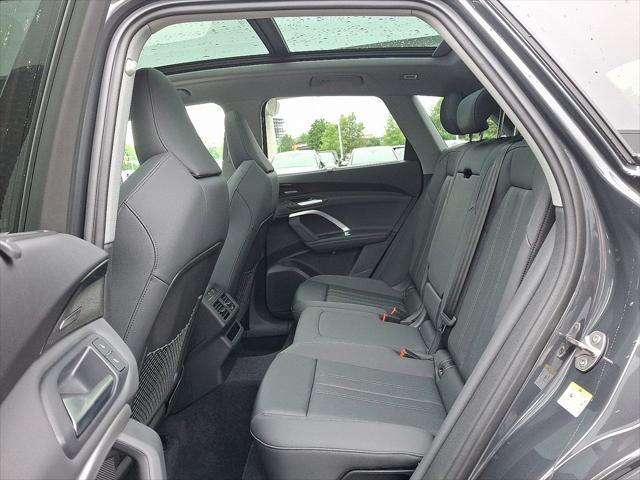 Photo of 2025 Tambora Gray Metallic Audi Q5