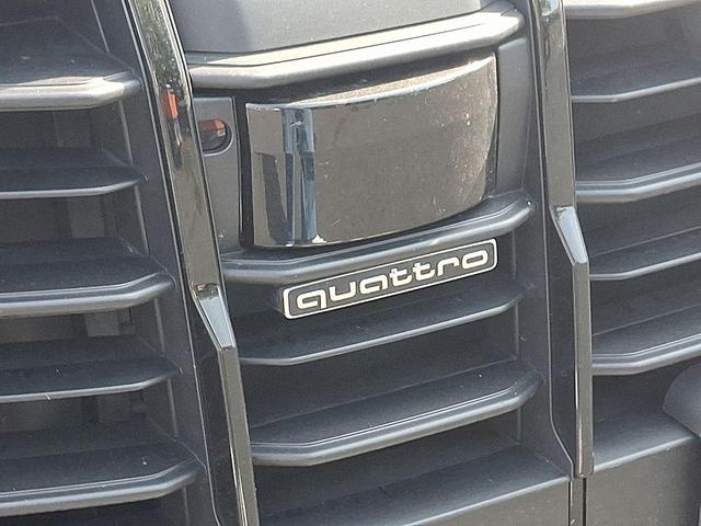 Photo of 2022 Mythos Black Metallic Audi Q7