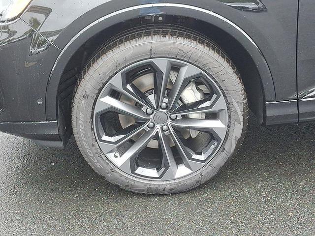 Photo of 2026 Mythos Black Metallic Audi Q7