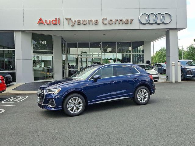 Photo of 2025 Navarra Blue Metallic Audi Q3