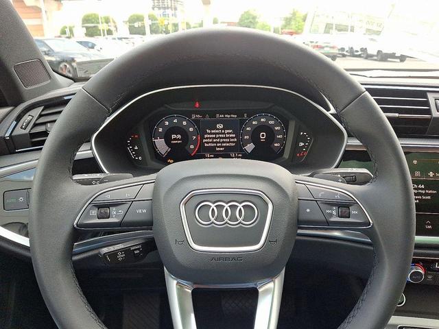 Photo of 2025 Navarra Blue Metallic Audi Q3