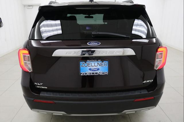 Photo of 2022 Jewel Red Metallic Tinted Clearcoat Ford Explorer