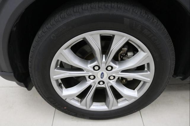 Photo of 2022 Jewel Red Metallic Tinted Clearcoat Ford Explorer