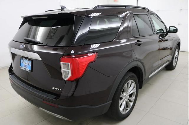 Photo of 2022 Jewel Red Metallic Tinted Clearcoat Ford Explorer