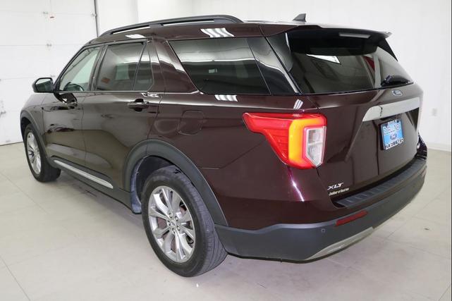 Photo of 2022 Jewel Red Metallic Tinted Clearcoat Ford Explorer