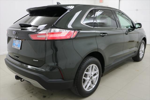Photo of 2024 FORGED GREEN Ford Edge