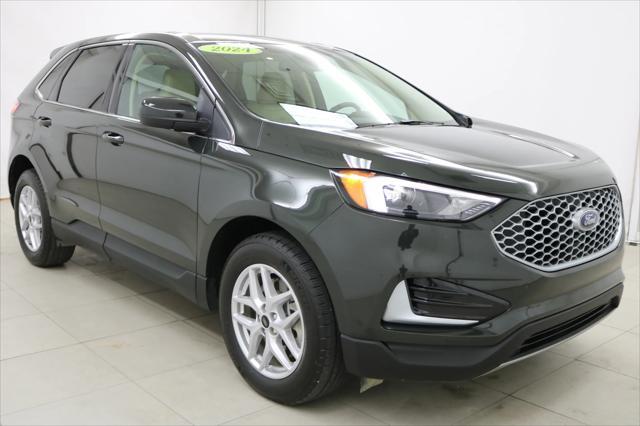 Photo of 2024 FORGED GREEN Ford Edge