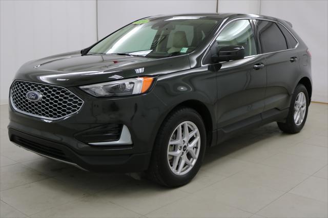 Photo of 2024 FORGED GREEN Ford Edge