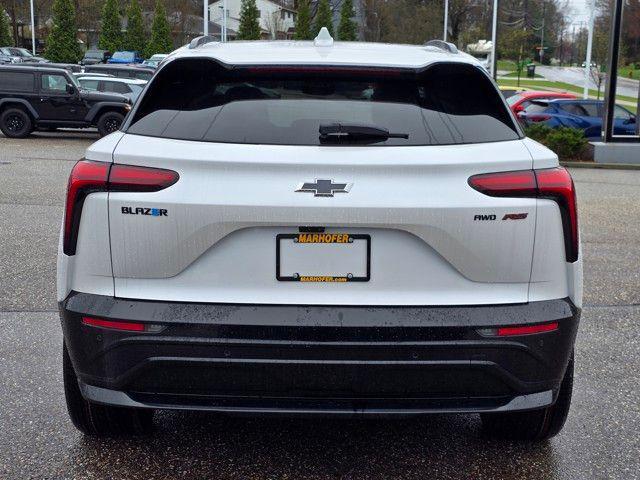 Photo of 2025 Iridescent Pearl Tricoat Chevrolet Blazer EV