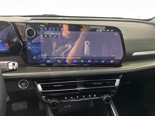 Photo of 2024 Mosaic Black Metallic Chevrolet Traverse
