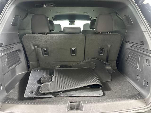 Photo of 2024 Mosaic Black Metallic Chevrolet Traverse