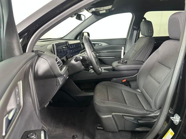 Photo of 2024 Mosaic Black Metallic Chevrolet Traverse