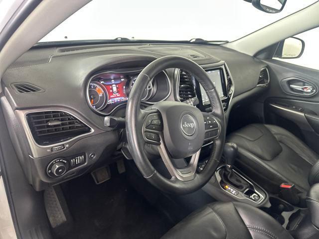 Photo of 2019 Bright White Clearcoat Jeep Cherokee
