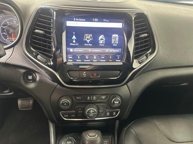 Photo of 2019 Bright White Clearcoat Jeep Cherokee