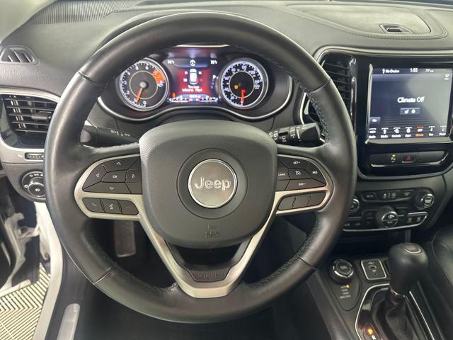 Photo of 2019 Bright White Clearcoat Jeep Cherokee