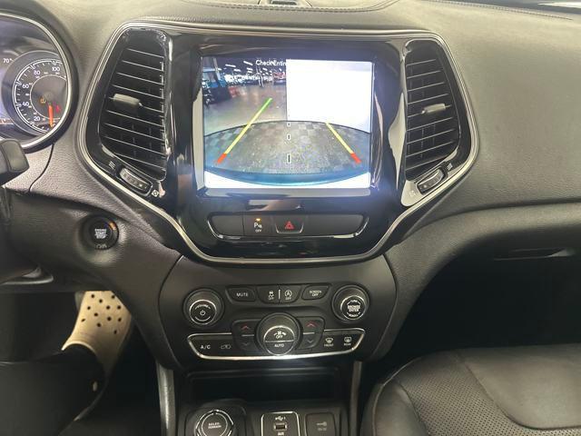 Photo of 2019 Bright White Clearcoat Jeep Cherokee