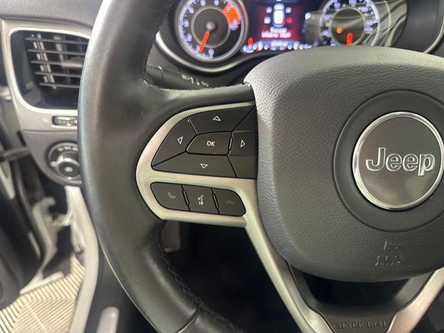 Photo of 2019 Bright White Clearcoat Jeep Cherokee