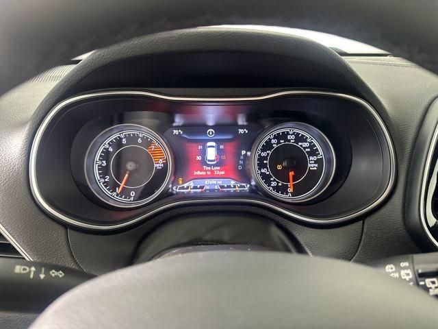 Photo of 2019 Bright White Clearcoat Jeep Cherokee