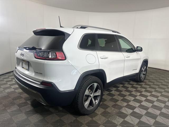 Photo of 2019 Bright White Clearcoat Jeep Cherokee