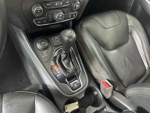 Photo of 2019 Bright White Clearcoat Jeep Cherokee