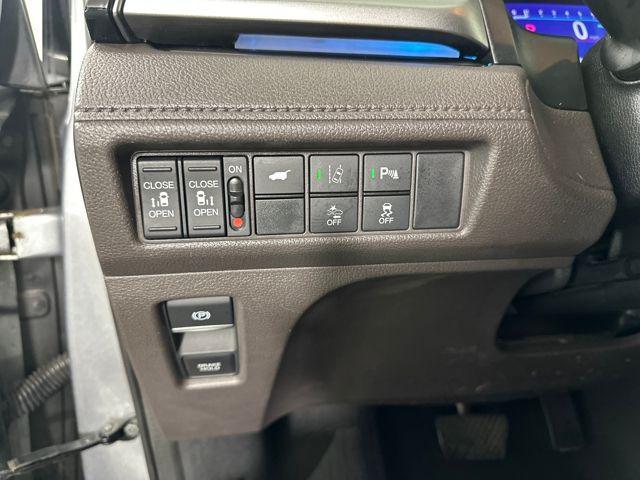 Photo of 2018 Lunar Silver Metallic Honda Odyssey