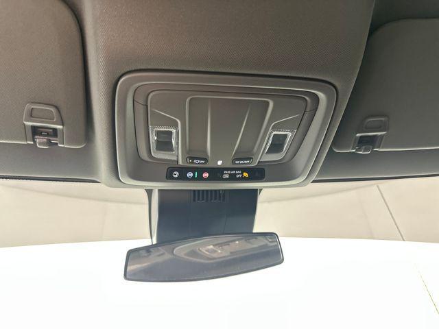 Photo of 2023 Summit White GMC Sierra 1500