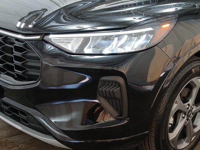 Photo of 2023 Agate Black Ford Escape