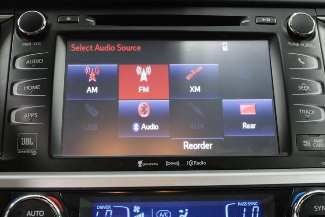 Photo of 2018 Blizzard Pearl Toyota Highlander Hybrid