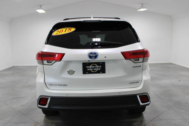 Photo of 2018 Blizzard Pearl Toyota Highlander Hybrid