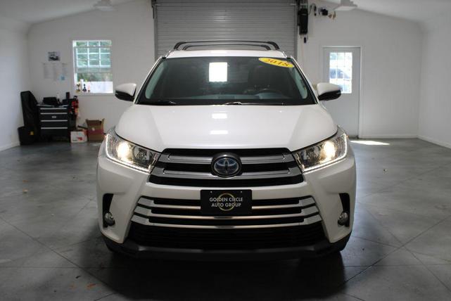 Photo of 2018 Blizzard Pearl Toyota Highlander Hybrid