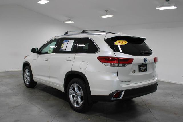 Photo of 2018 Blizzard Pearl Toyota Highlander Hybrid