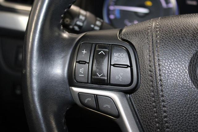 Photo of 2018 Blizzard Pearl Toyota Highlander Hybrid