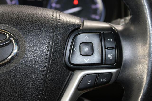 Photo of 2018 Blizzard Pearl Toyota Highlander Hybrid