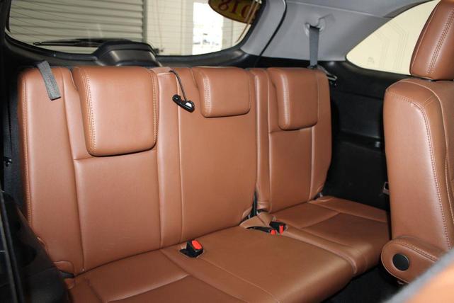 Photo of 2018 Blizzard Pearl Toyota Highlander Hybrid