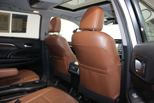 Photo of 2018 Blizzard Pearl Toyota Highlander Hybrid